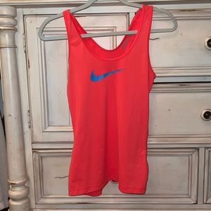 polyester / fitted gym tank